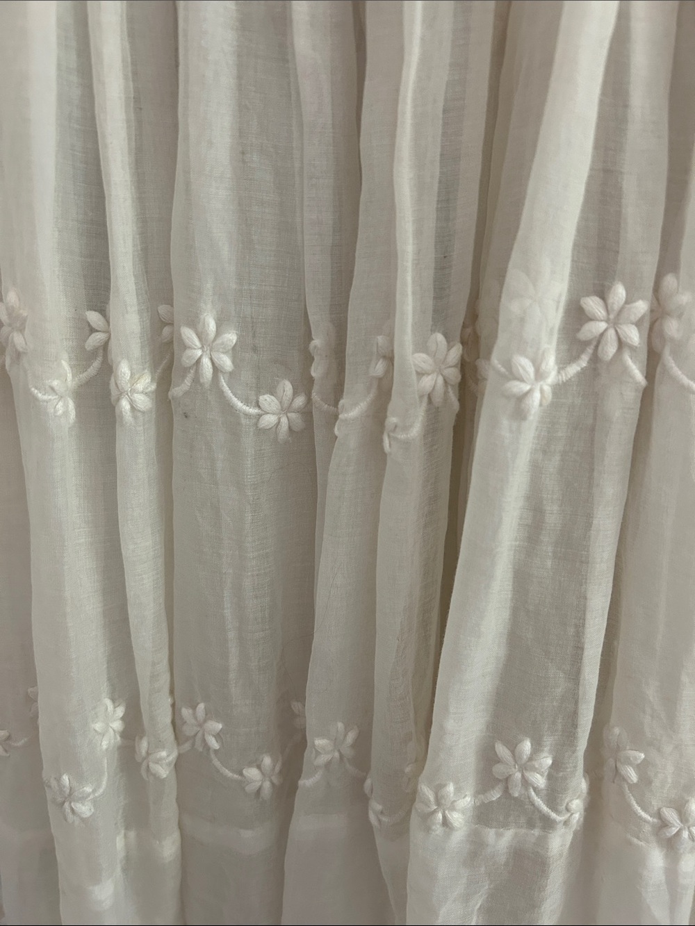 Gorgeous Vintage Ivory Embroidered Midi Dress with Floral Detail - Picture 2 of 9